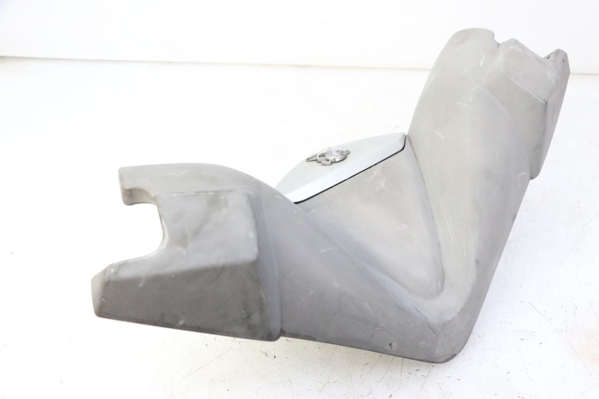 photo de TAPA MANILLAR TRASERO PEUGEOT SATELIS 125 (2010 - 2012)