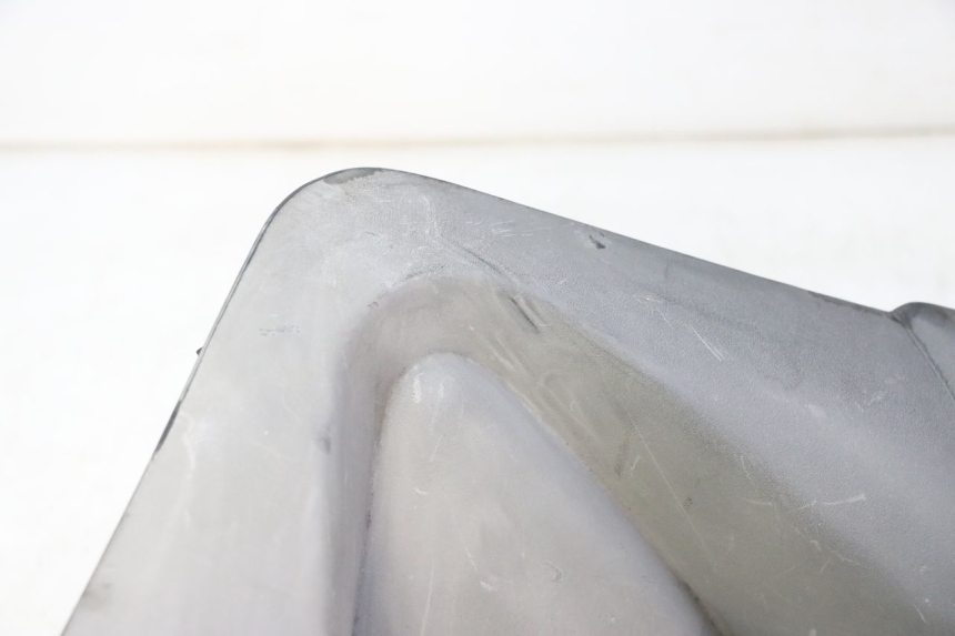 photo de TAPA MANILLAR TRASERO PEUGEOT SATELIS 125 (2010 - 2012)