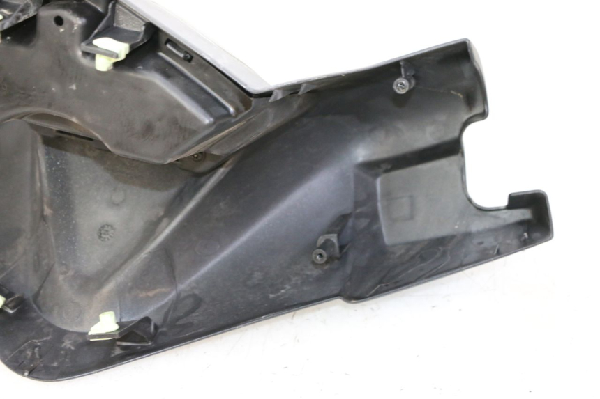 photo de TAPA MANILLAR TRASERO PEUGEOT SATELIS 125 (2010 - 2012)