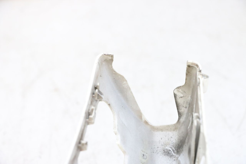 photo de TAPA MANILLAR TRASERO PIAGGIO VESPA GTS SUPER IE 125 (2009 - 2016) - Detalle de la pieza