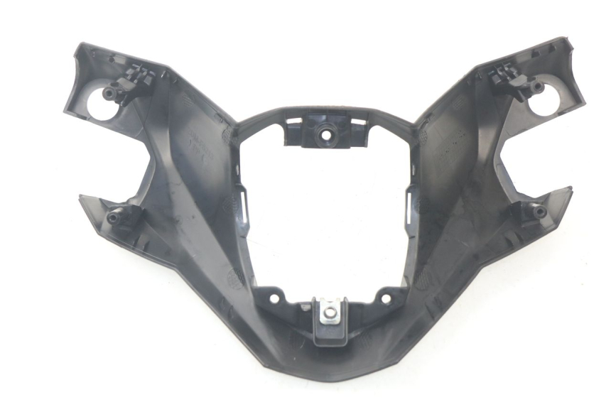 photo de TAPA MANILLAR TRASERO YAMAHA XMAX X-MAX ABS 125 (2014 - 2016) - Primer plano técnico