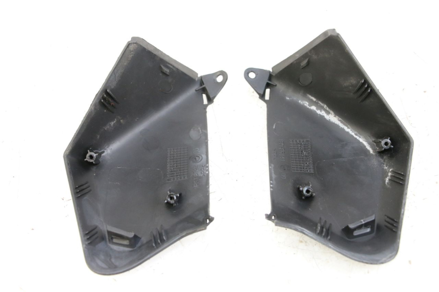 photo de CUBIERTA DEL MANILLAR DELANTERO YAMAHA XMAX X-MAX 125 (2006 - 2009)