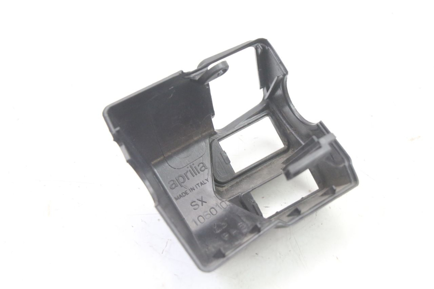 photo de TAPA MANILLAR CONMUTADOR APRILIA ATLANTIC 125 (2003 - 2009)