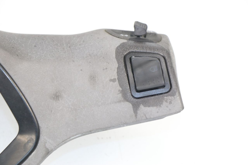 photo de TAPA MANILLAR CONMUTADOR PIAGGIO LIBERTY 4T 50 (2009 - 2015)