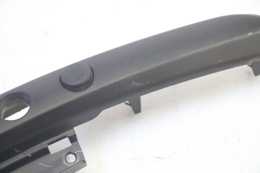 photo de TAPA MANILLAR CONMUTADOR PIAGGIO MP3 HPE 350 (2018 - 2020) - Detalles de los puntos de fijación