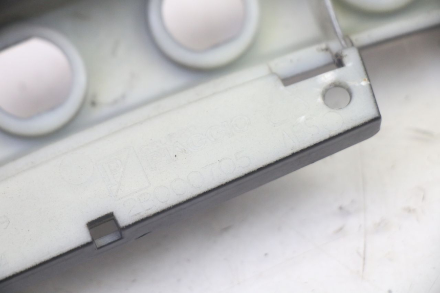 photo de TAPA MANILLAR CONMUTADOR PIAGGIO MP3 HPE 350 (2018 - 2020) - Marcados y referencias originales