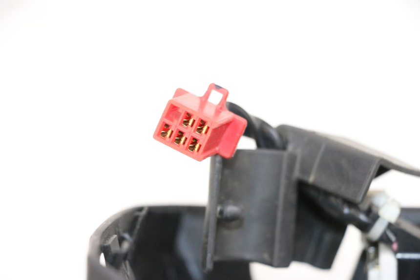 photo de TAPA MANILLAR CONMUTADOR YAMAHA NEO'S CORE 1 (2022 - 2026) - Detalle de la pieza