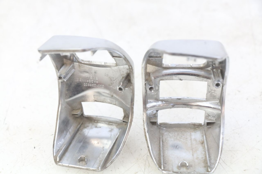 photo de CUBIERTA DEL MANILLAR DEL INTERRUPTOR DE CONTROL. PEUGEOT DJANGO 4T 50 (2014 - 2019)