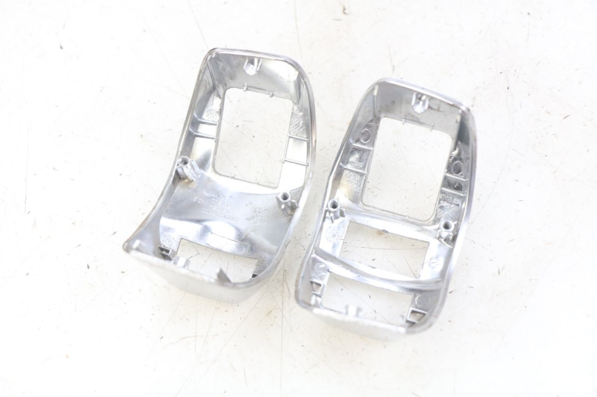 photo de CUBIERTA DEL MANILLAR DEL INTERRUPTOR DE CONTROL. PEUGEOT DJANGO 4T 50 (2014 - 2019)
