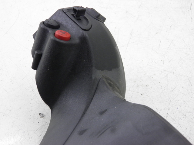 photo de TAPA MANILLAR CONMUTADOR PIAGGIO XEVO 400 (2007) - Otra vista del artículo