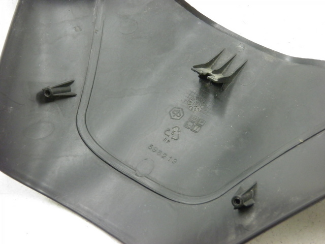 photo de TAPA MANILLAR CONMUTADOR PIAGGIO XEVO 400 (2007) - Zoom sobre los componentes