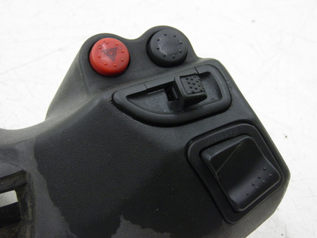 photo de TAPA MANILLAR CONMUTADOR PIAGGIO XEVO 400 (2007) - Recambio usado revisado