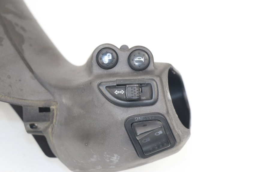 photo de TAPA MANILLAR CONMUTADOR PIAGGIO X8 400 (2006 - 2007)