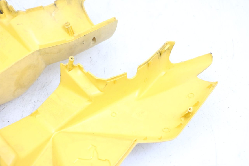 photo de CUBIERTA DEL MANILLAR PEUGEOT LUDIX 50 (2008 - 2017) - Primer plano de alta resolución