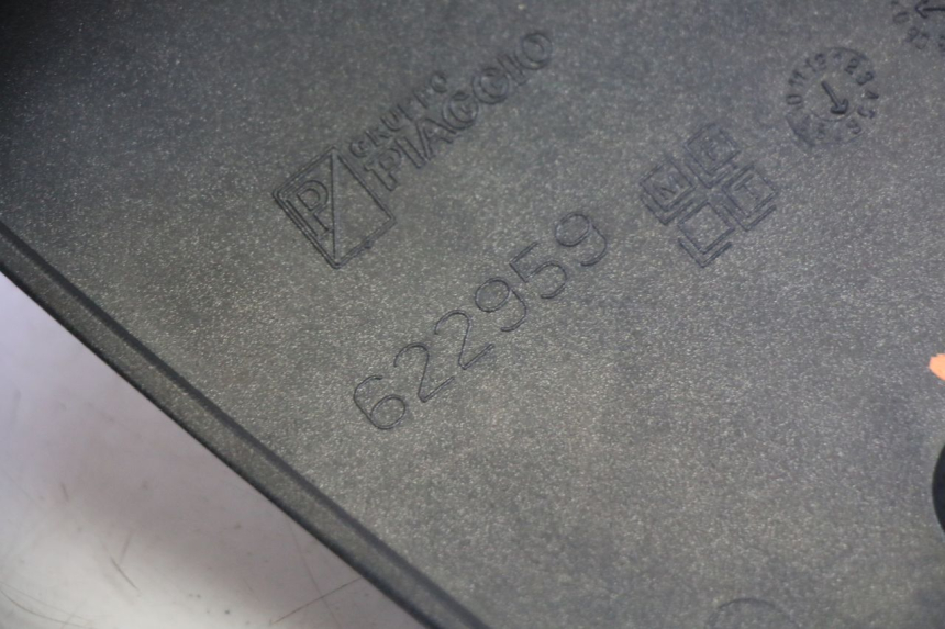 photo de TAPA MANILLAR PIAGGIO MP3 125 (2006 - 2014)