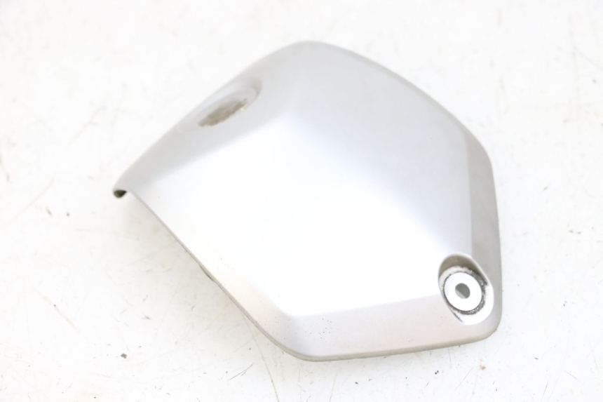 photo de CUBIERTA DEL MANILLAR YAMAHA X-MAX XMAX 125 (2010 - 2013) - Detalles de los puntos de fijación