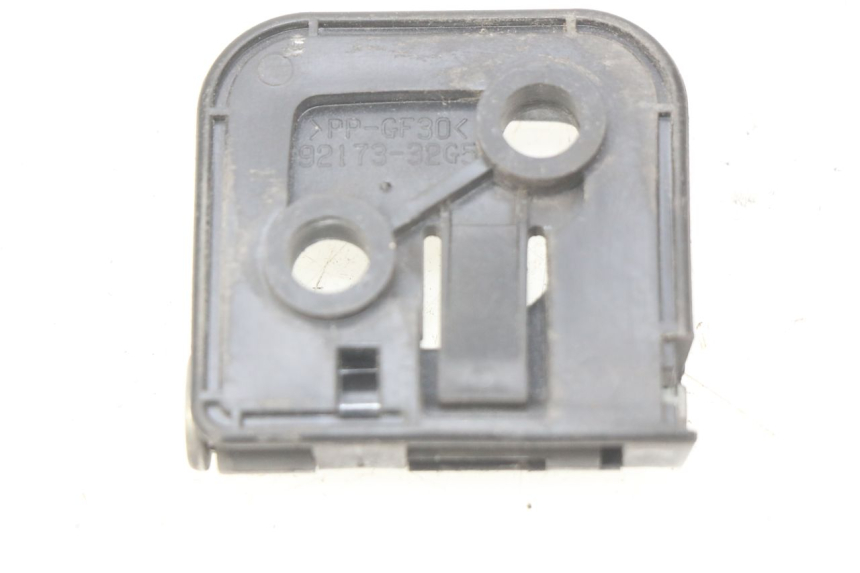 photo de GANCHO DE BOLSA SUZUKI SIXTEEN 125 (2008 - 2010)