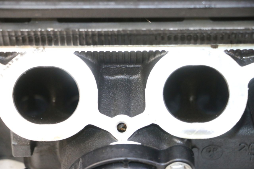 photo de CULATA YAMAHA XJ6 600 (2008 - 2016)