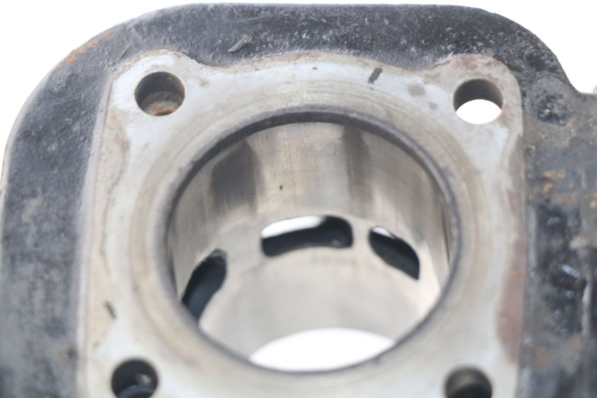 photo de CILINDRO PISTÓN YAMAHA BW'S 50 (1999 - 2003) - Primer plano técnico