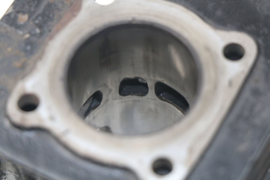 photo de CILINDRO PISTÓN YAMAHA BW'S 50 (1999 - 2003) - Detalles de los puntos de fijación