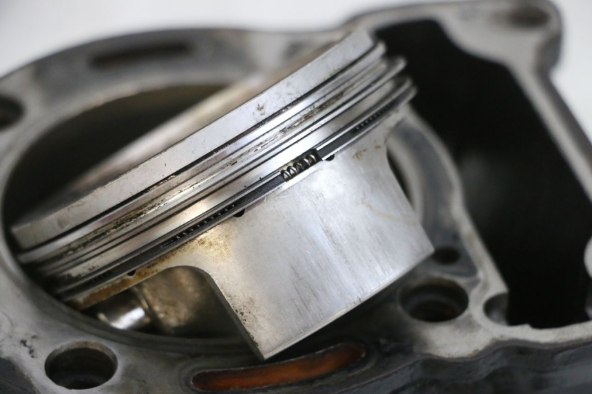 photo de CILINDRO PISTÓN PIAGGIO MP3 RL 250 (2007 - 2010) - Zoom sobre los componentes