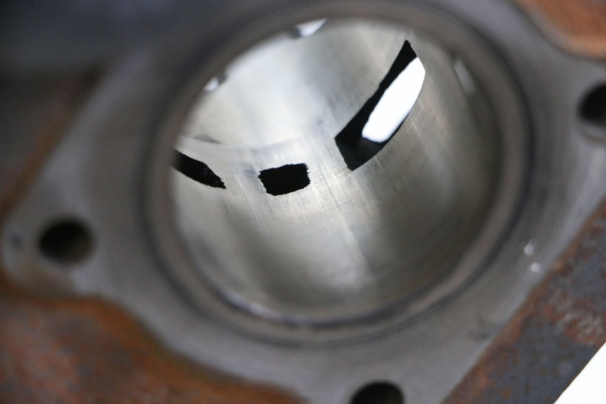 photo de CILINDRO PISTON PEUGEOT KISBEE 2T 50 (2010 - 2017)