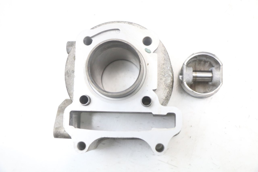 photo de CILINDRO PISTON PEUGEOT KISBEE 4T 50 (2010 - 2017)