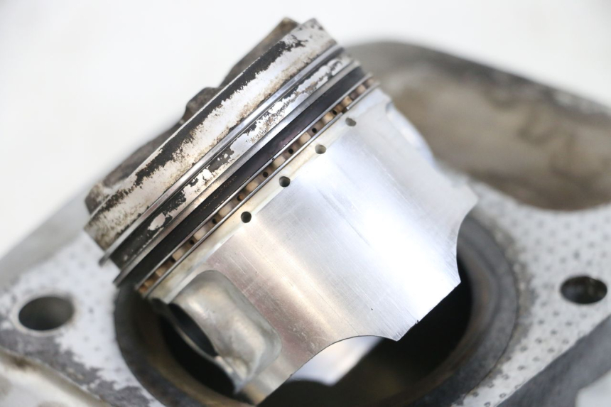 photo de CILINDRO PISTON SUZUKI GSX E 250 (1982 - 1983)