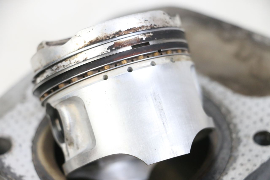 photo de CILINDRO PISTON SUZUKI GSX E 250 (1982 - 1983)