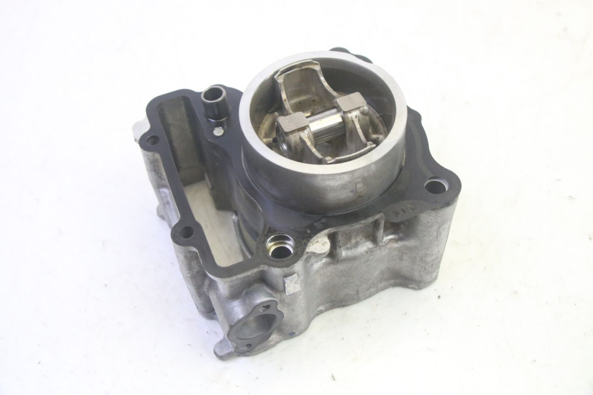 photo de CILINDRO PISTON YAMAHA TRICITY 300 (2020 - 2024) - Detalles de los puntos de fijación