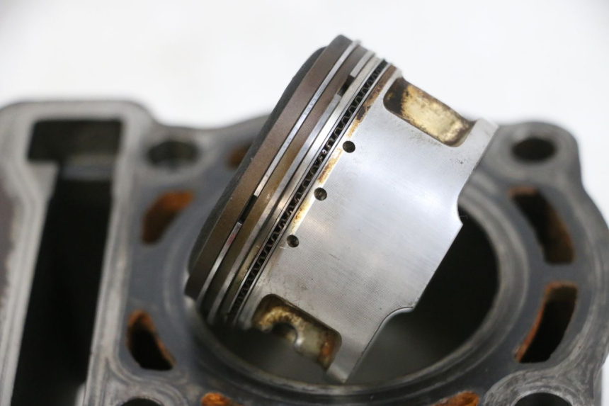 photo de CILINDRO PISTÓN YAMAHA YP MAJESTY 125 (2002 - 2006) - Características distintivas