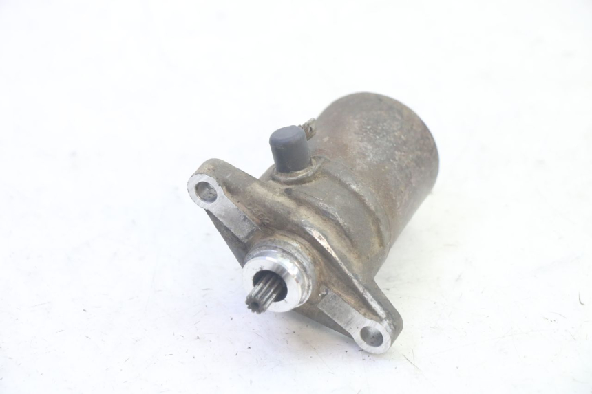 photo de MOTOR DE ARRANQUE. KYMCO AGILITY 16+ 4T 50 (2018 - 2023) - Primer plano técnico