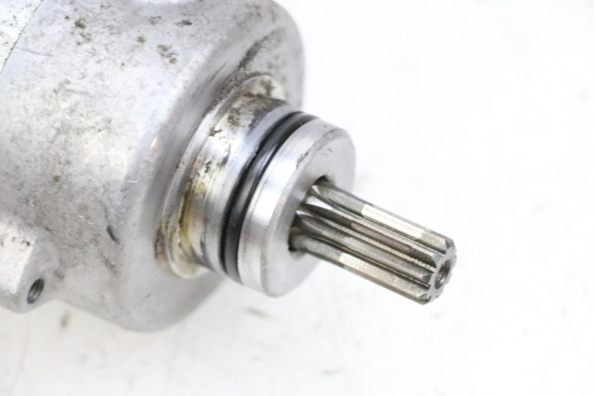 photo de MOTOR DE ARRANQUE. YAMAHA FJR ABS 1300 (2006 - 2012) - Primer plano técnico