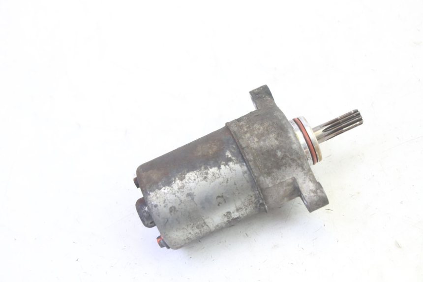 photo de MOTOR DE ARRANQUE YAMAHA X-MAX XMAX 125 (2010 - 2014) - Primer plano técnico