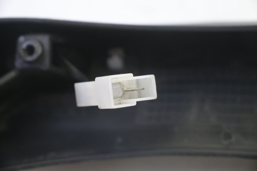 photo de LUZ MATRICULA PIAGGIO MP3 LT 300 (2010 - 2016) - Detalles de los puntos de fijación