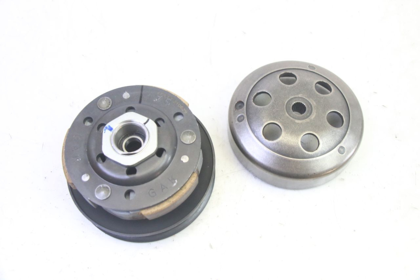 photo de EMBRAGUE KYMCO AGILITY 4T 50 (2018 - 2022) - Primer plano técnico