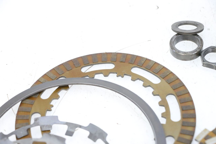 photo de EMBRAGUE SUZUKI BURGMAN EXECUTIVE ABS 650 (2006 - 2012) - Primer plano de alta resolución