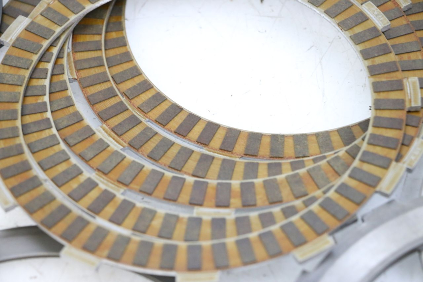 photo de EMBRAGUE SUZUKI BURGMAN EXECUTIVE ABS 650 (2006 - 2012) - Primer plano técnico