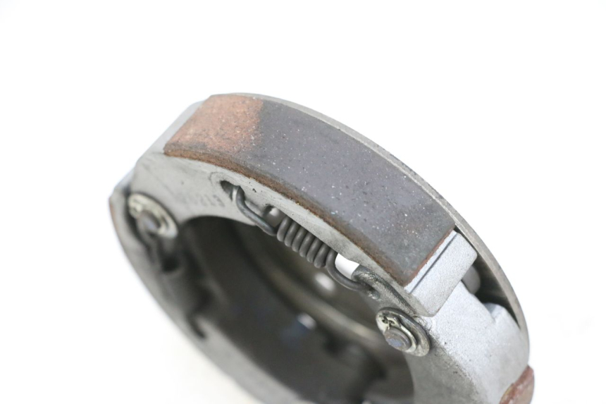 photo de EMBRAGUE PEUGEOT KISBEE 4T 50 (2010 - 2017) - Primer plano técnico