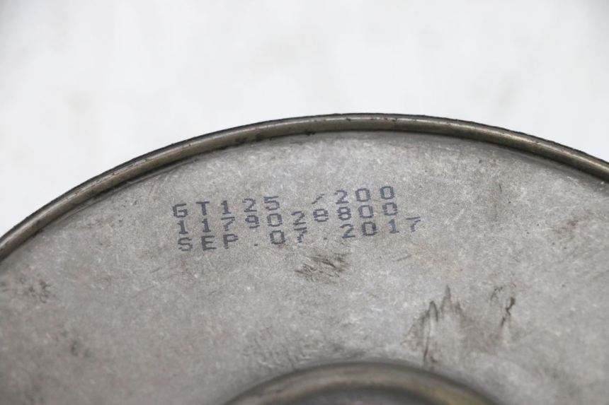 photo de EMBRAGUE PEUGEOT SATELIS 125 (2013 - 2018) - Primer plano técnico