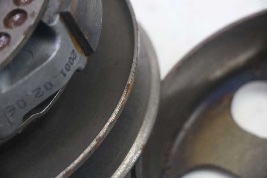 photo de EMBRAGUE PEUGEOT VIVACITY 100 (1999 - 2008) - Detalles de los puntos de fijación