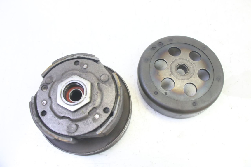 photo de EMBRAGUE YAMAHA X-MAX XMAX 125 (2010 - 2014) - Primer plano técnico