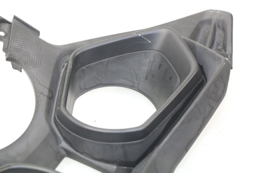 photo de CARENADO VELOCIMETRO YAMAHA XMAX X-MAX ABS 125 (2014 - 2016) - Detalles de los puntos de fijación