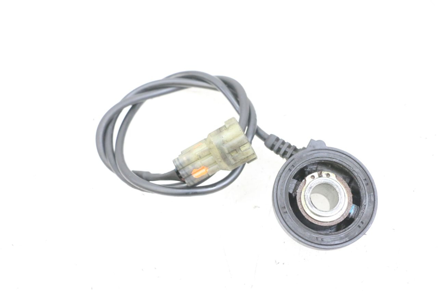 photo de ENTRENADOR DE CUENTAKILÓMETROS YAMAHA XMAX X-MAX 125 (2006 - 2009) - Detalles de los puntos de fijación