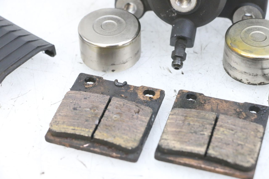 photo de PINZA FRENO TRASERA SUZUKI GSF N BANDIT 600 (1996 - 1999) - Detalles de los puntos de fijación