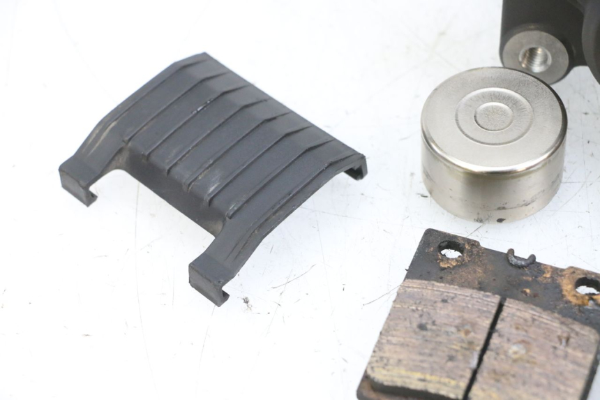 photo de PINZA FRENO TRASERA SUZUKI GSF N BANDIT 600 (1996 - 1999) - Estado de la superficie y material