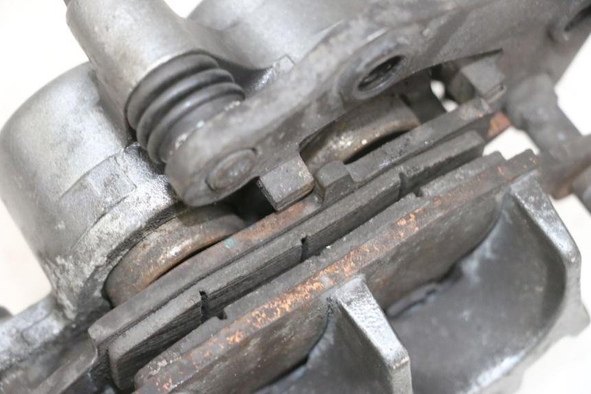 photo de PINZA FRENO TRASERA KAWASAKI ZR 7 750 (1999 - 2001) - Primer plano técnico