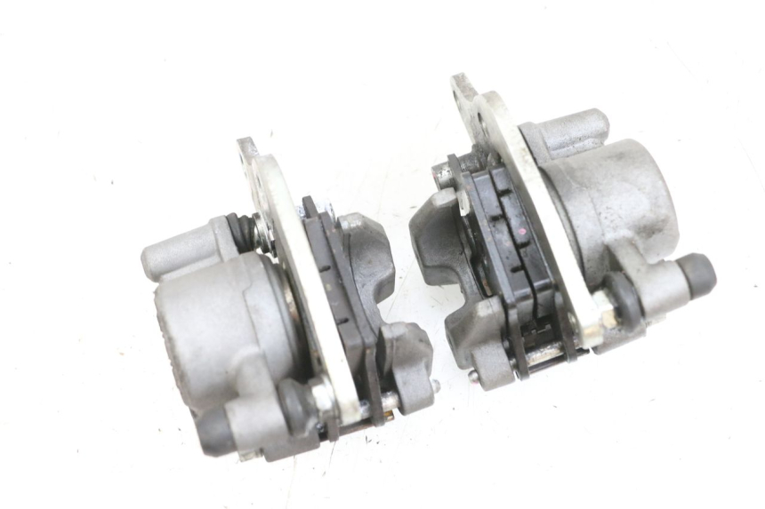 photo de PINZA FRENO DELANTERA YAMAHA TRICITY 300 (2020 - 2024) - Primer plano técnico