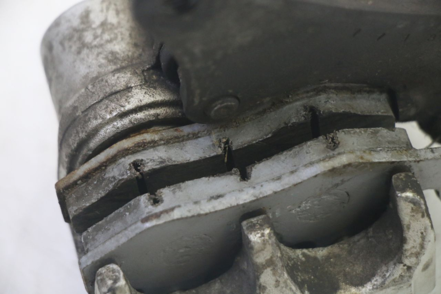 photo de PINZA FRENO DELANTERA KYMCO ZING 125 (1997 - 2003) - Detalles de los puntos de fijación