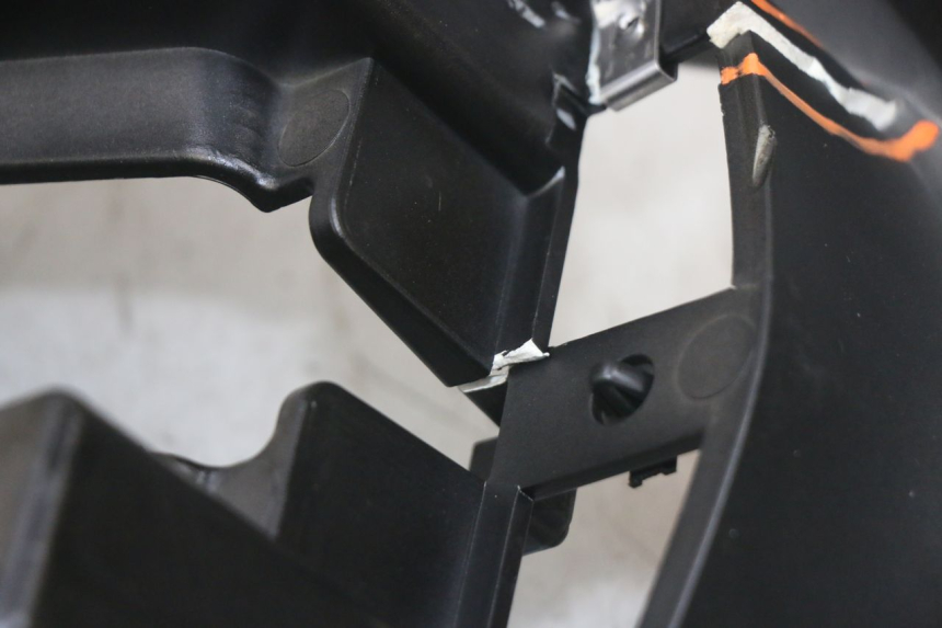 photo de CARENADO FRONTAL PIAGGIO MP3 HPE 300 (2019 - 2026) - Zoom estado de uso